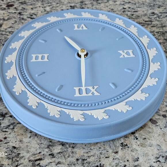 VERY RARE VINTAGE WEDGWOOD ENGLAND JASPERWARE BLUE WHITE ROUND WALL OFFICE CLOCK - Picture 8 of 15